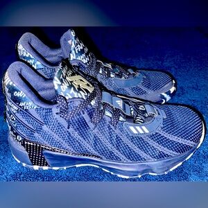 Adidas Mens 8 - Damian Lillard ‘I Am My Own Fan’
Worn for a few hours indoors